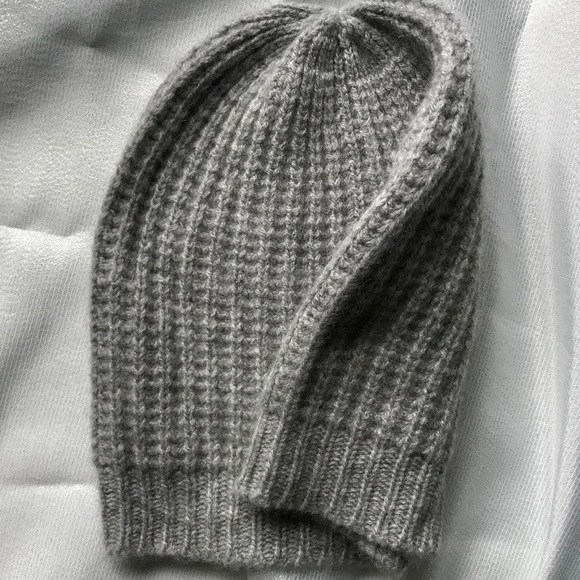 Nevin Accessories - Light Gray Cashmere Beanie
